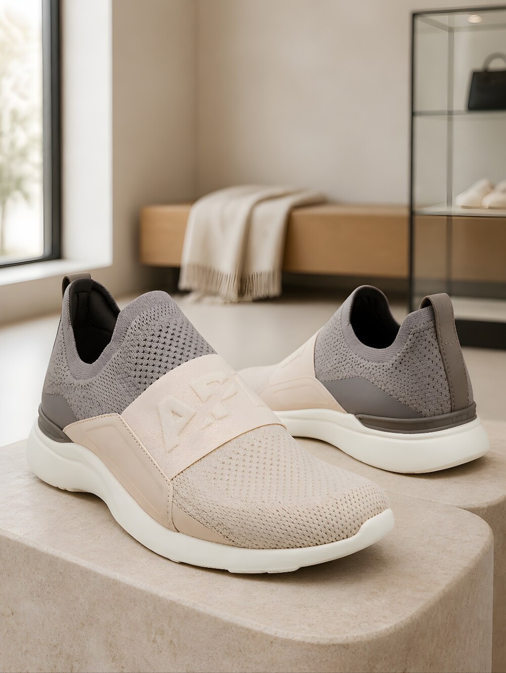 NIB APL TechLoom Bliss Men's Slip-On Sneakers Size 9.5 Tundra Beach Ivory